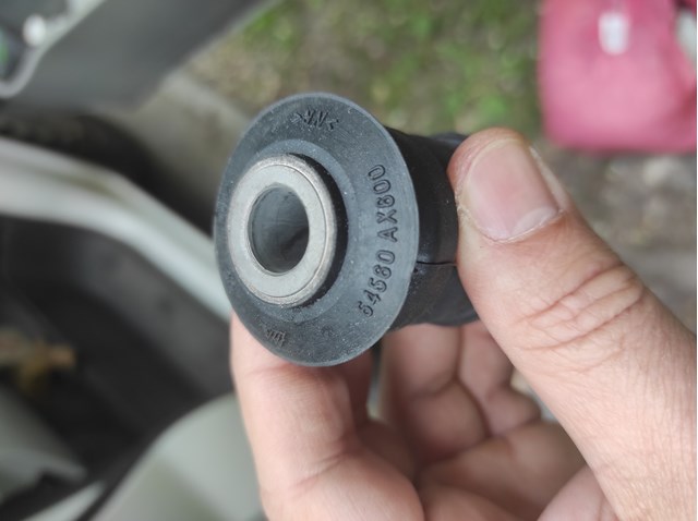 Сайлентблок передньої підвіски 54560AX600 NISSAN