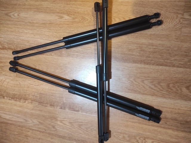 Амортизатор двері 3/5-ї задньої 74820TGG305 HONDA
