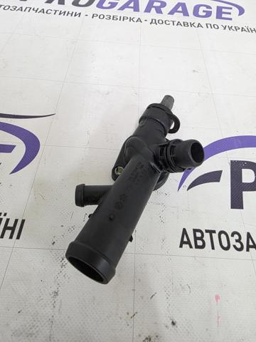 Фланець системи охолодження (трійник) 03L121132AC VAG