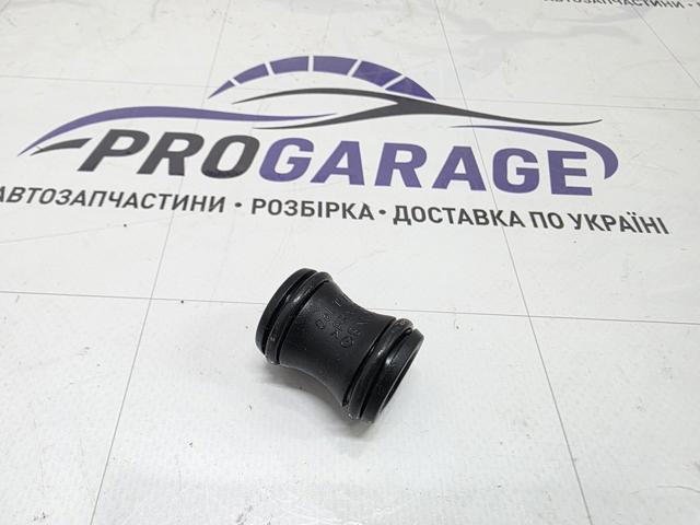 Фланець системи охолодження (трійник) 06L121131 VAG