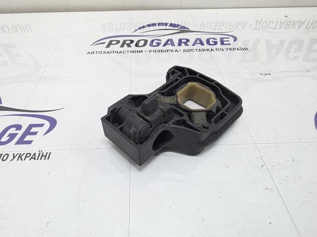 Подушка радіатора охолодження, нижня 17117575247 BMW