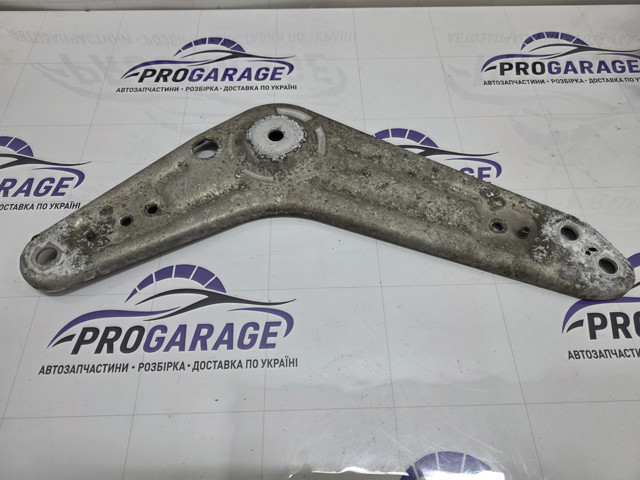 Кронштейн задньої балки 33326770977 BMW