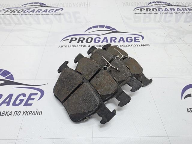 Комплект задніх колодок 3Q0698451D VAG