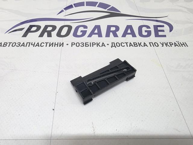 Пістон (кліп) кріплення підкрилки переднього крила 51137070747 BMW