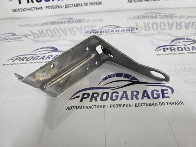 Кронштейн кріплення захисту двигуна 51717188835 BMW