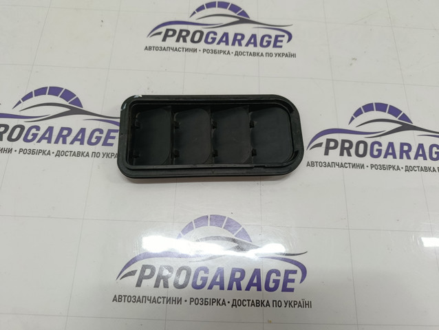 Решітка вентиляційна задня 7N0819465E VAG