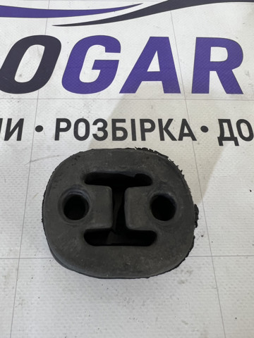Подушка кріплення глушника 8D0253147E VAG