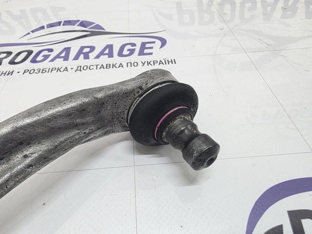 Важіль передньої підвіски верхній, правий 8K0407510B VAG
