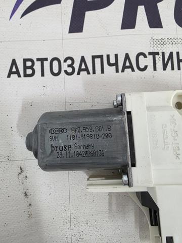 Мотор склопідйомника дверей передніх, лівих 8K0959801B VAG