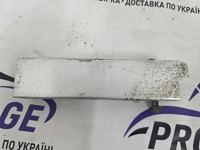 Кронштейн підсилювача заднього бампера 8R0807331B VAG