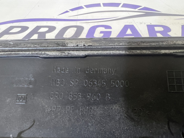 Молдинг передньої правої двері 8R0853960B VAG
