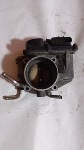 Дросільна заслінка в зборі 2203028010 TOYOTA