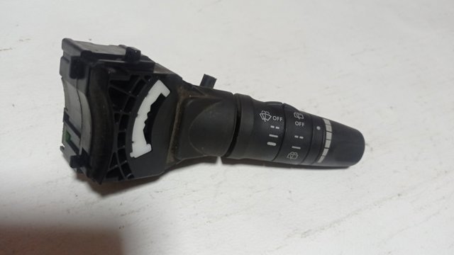 Перемикач підрульовий, правий 252608H905 NISSAN