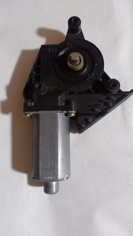 Моторчик склопідйомника двері задніх, правих 3U0959812 VAG