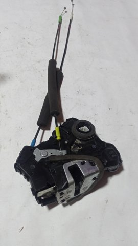 Замок передніх пасажирських дверей 6903033272 TOYOTA