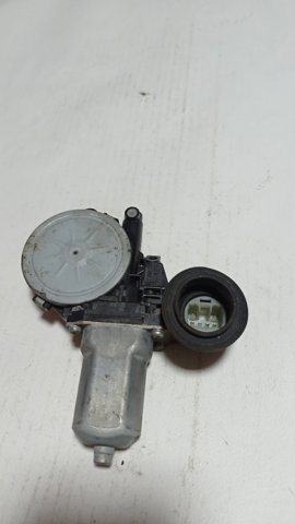Мотор склопідйомника дверей передніх, правих 857100E010 TOYOTA