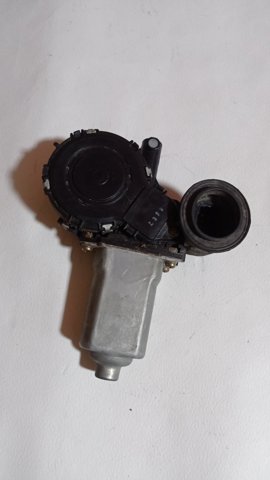 Мотор склопідйомника дверей передніх, правих 8571042080 TOYOTA