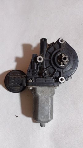 Мотор склопідйомника дверей передніх, правих 8571058010 TOYOTA
