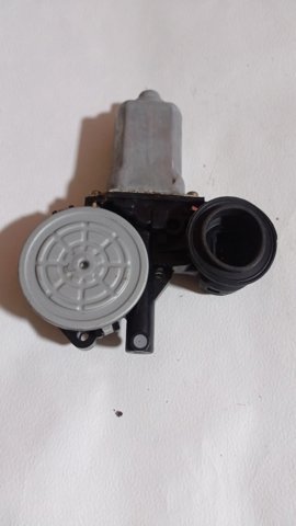 Мотор склопідйомника дверей задніх, правих 8572032150 TOYOTA