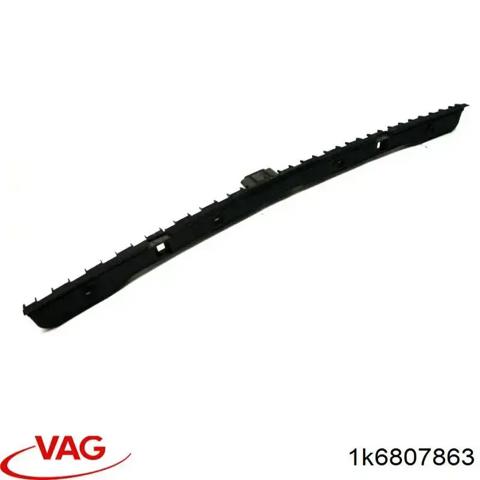 Кронштейн бампера заднього, центральний 1K6807863 VAG