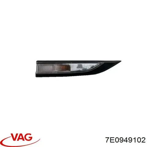 Повторювач повороту на крилі, правий 7E0949102 VAG