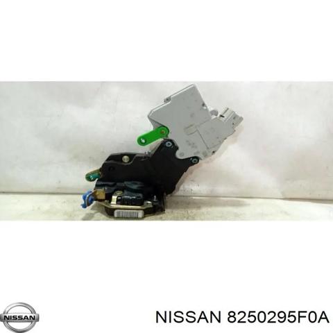 Замок задньої дверї, правої 8250295F0A NISSAN