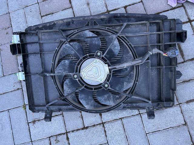 Дифузор радіатора охолодження, верхній 107673200H Tesla Model