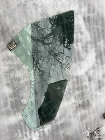 Скло пасажирських дверей 107790199A Tesla Model