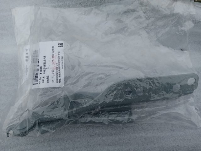 Петля капота, права A138402040DY CHERY
