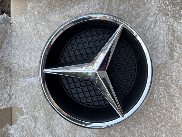 Решітка A0008880100 MERCEDES