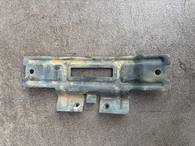 Кронштейн бампера переднього, центральний 51648494257 BMW