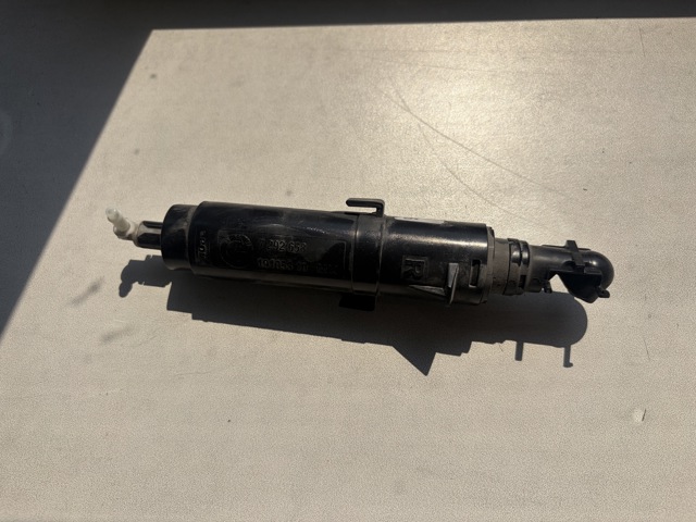 Форсунка омивача фари передньої, правої 61677292658 BMW