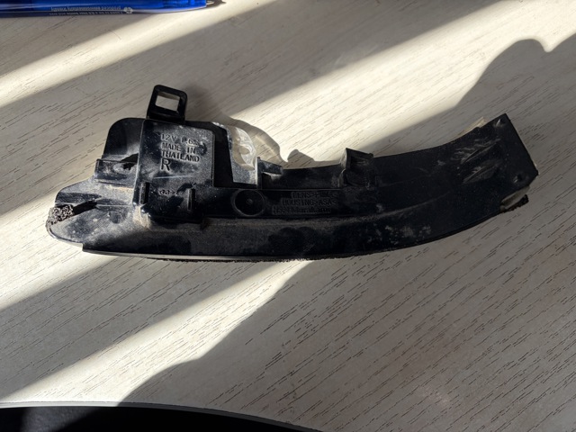 Покажчик повороту дзеркала, правий 8173058010 TOYOTA