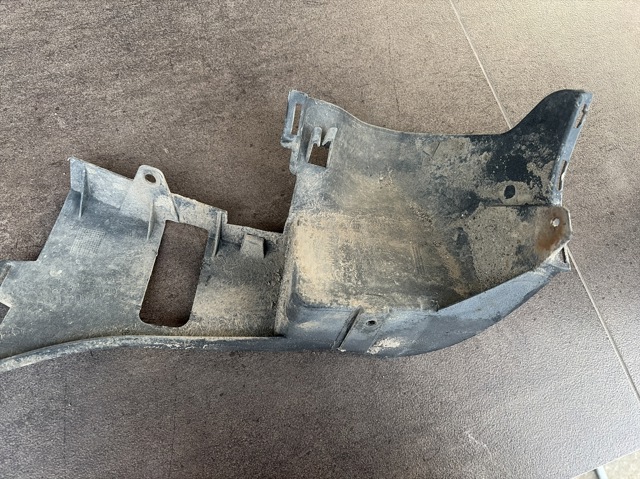 Кронштейн бампера переднього A1668850024 MERCEDES