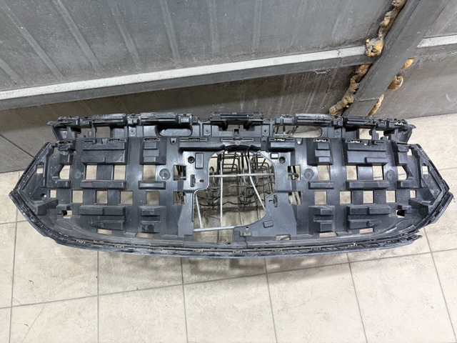 Кронштейн решітки радіатора A2438880000 MERCEDES