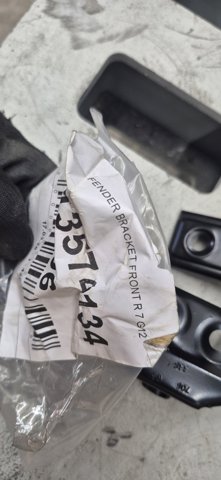 Кронштейн кріплення крила переднього правого верхній 41357413406 BMW