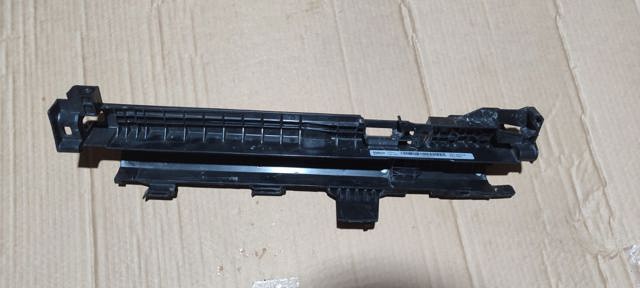 Кронштейн радіатора правий 17118666839 BMW