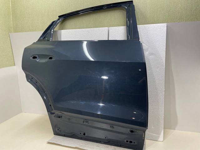 Двері пасажирські задні праві 4K4833052A VAG
