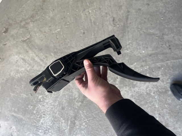 Підаль газу Mercedes GL