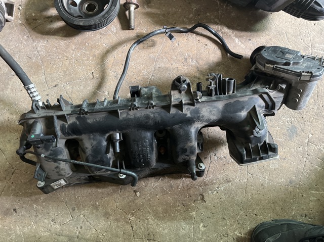 Колектор впускний 2700900737 MERCEDES