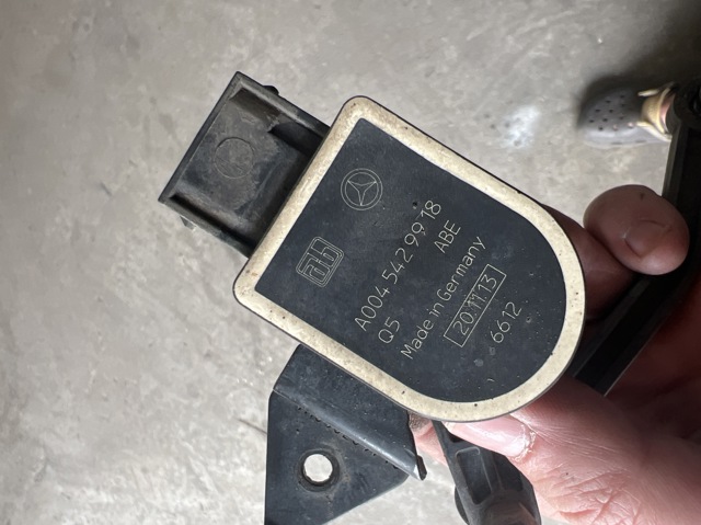 Датчик рівня положення кузова, задній A0045429918 MERCEDES