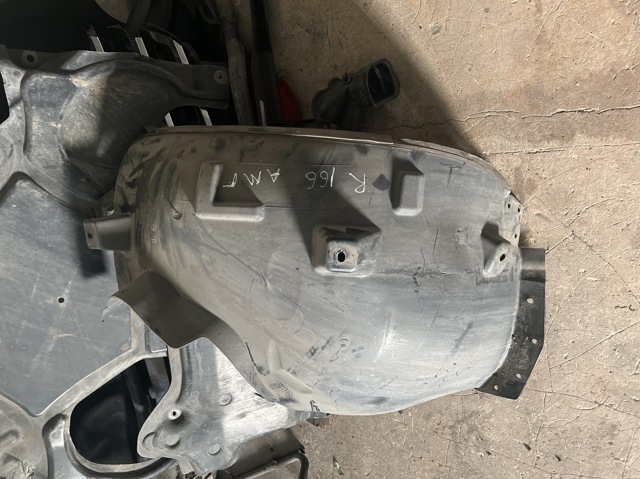 Підкрилок переднього крила, правий задній A1668841222 MERCEDES
