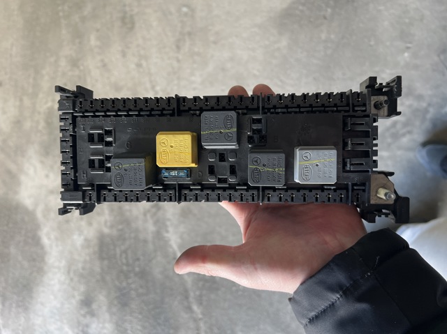 Реле запобіжників A1669063901 MERCEDES