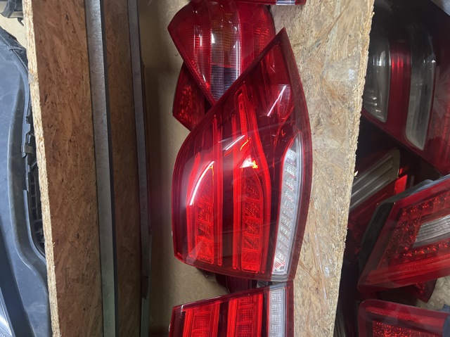 Фара задня права зовнішня A1669065601 MERCEDES