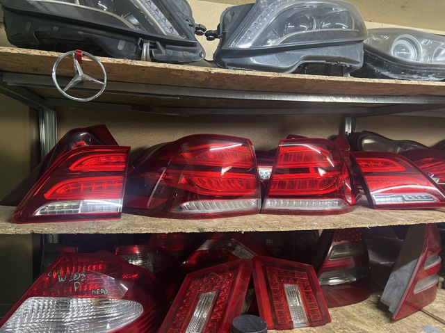 Фара задня права внутрішня A1669066001 MERCEDES