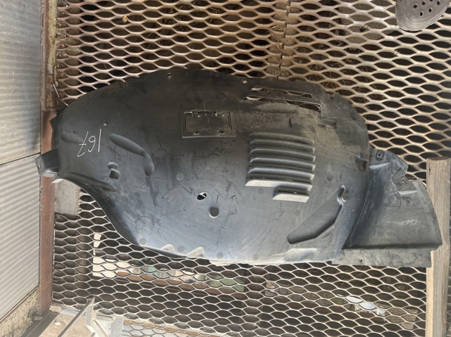 Підкрилок переднього крила, лівий передній A1676900810 MERCEDES