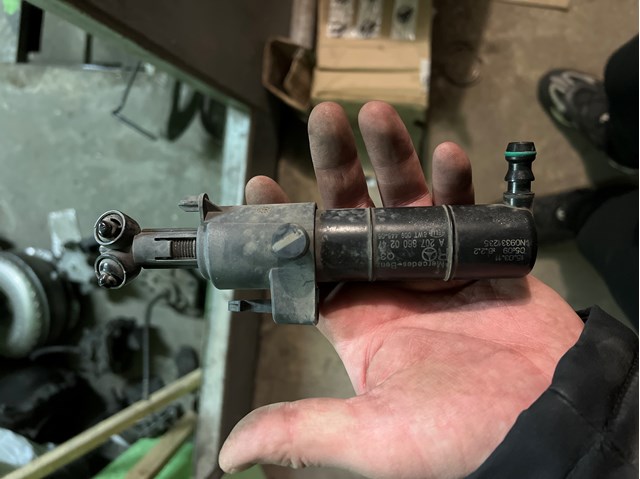 Сопло омивача фари передньої, правої A2078600247 MERCEDES