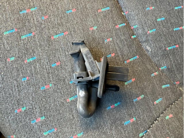 Форсунка омивача лобового скла A2118600747 MERCEDES