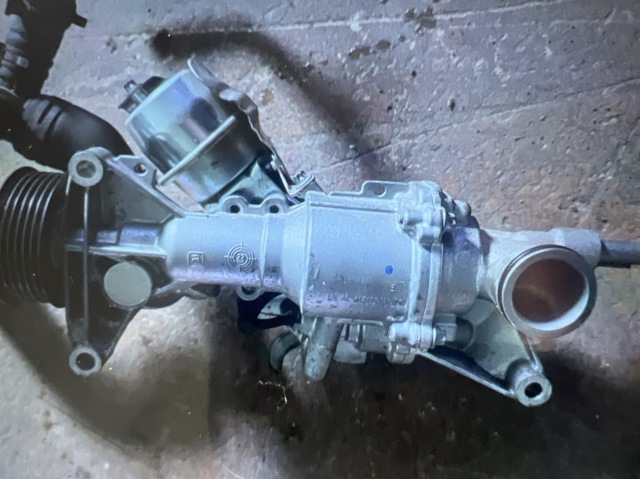Помпа охолодження A2742000800 MERCEDES