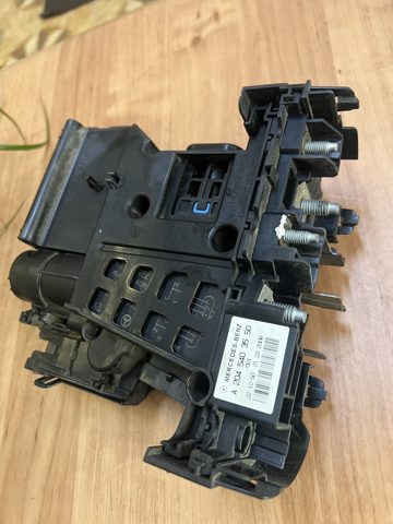 Корпус запобіжників 2045403550 MERCEDES